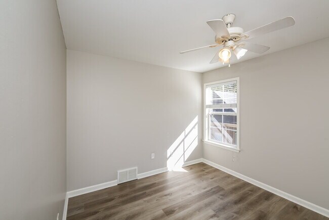 Building Photo - 4902 Shadow Cove