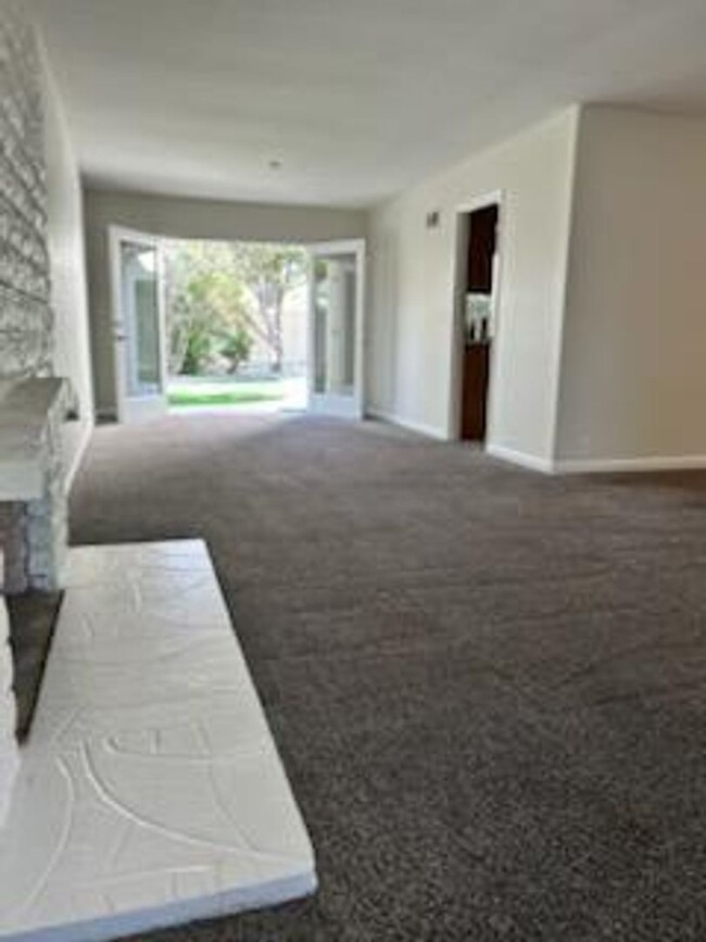 Building Photo - Spacious 5 Bedroom in Mission Viejo!