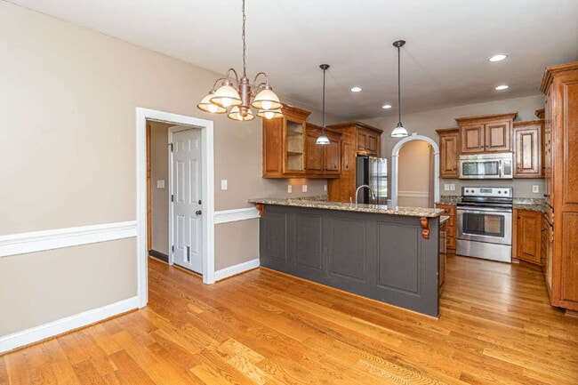 Building Photo - Spacious 2-Story in Pikeville! 3 BR | 2.5 BA w/ Bonus Room *Lawn Care / Trash Included*