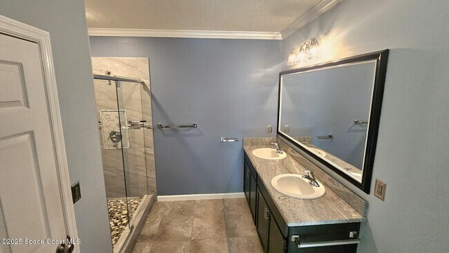 Building Photo - 965 Newton Cir
