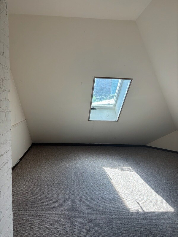 Building Photo - 319 N Pinckney St