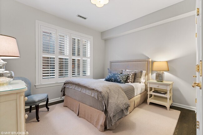 Building Photo - 38 E Elm St