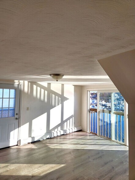 Building Photo - 2 Seminole St