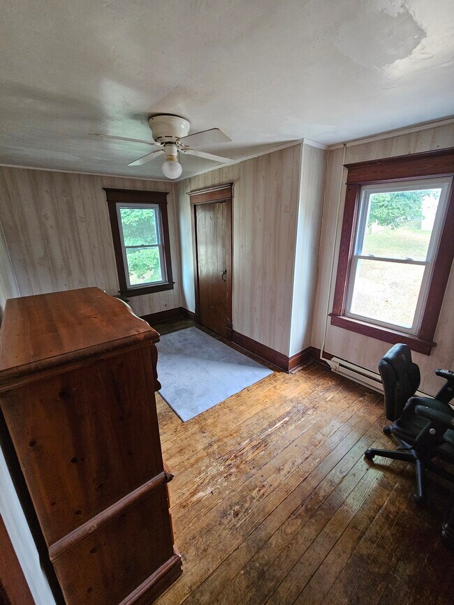 Building Photo - 119 Maple St