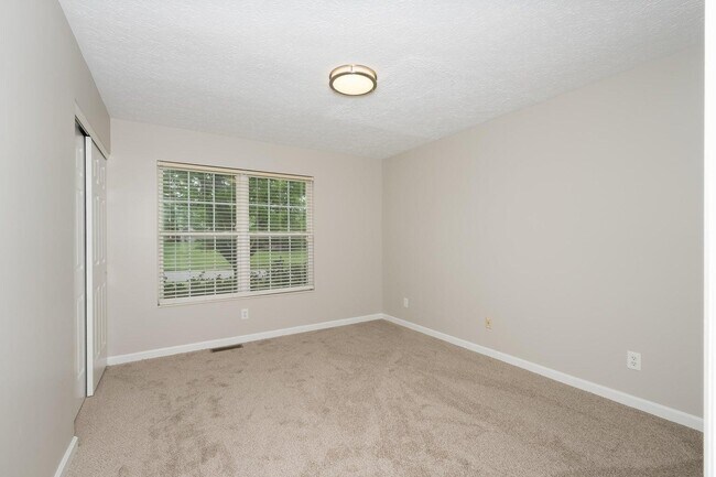 Building Photo - 8872 Richmond Rd