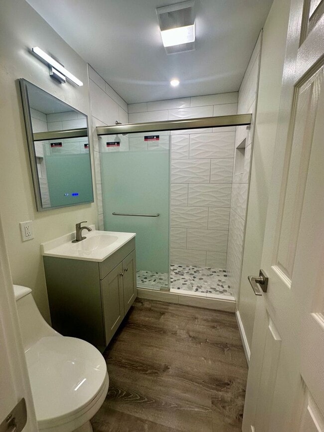 Building Photo - COMING SOON--Newly remodeled 2 bedroom 1 bath apartment 4 blocks from the beach