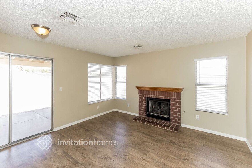 Building Photo - 371 Bradford Dr