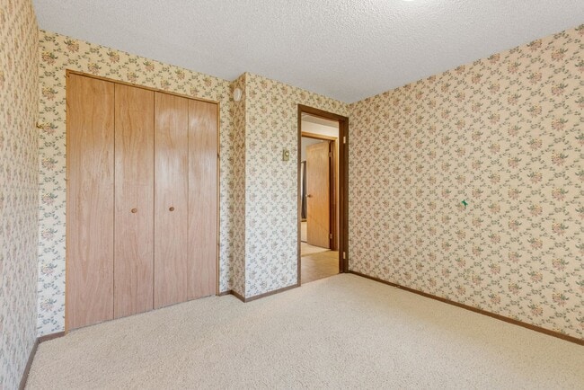 Building Photo - 9 Big Horn Dr