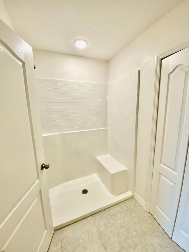 Building Photo - Beautiful Home for rent in Poinciana - 4 bed 2.5 bath plus large bonus room