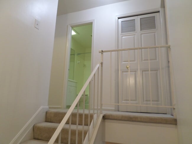 Building Photo - 1433 A St NE