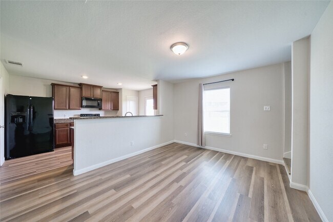 Building Photo - 5735 Rainbow Rd.