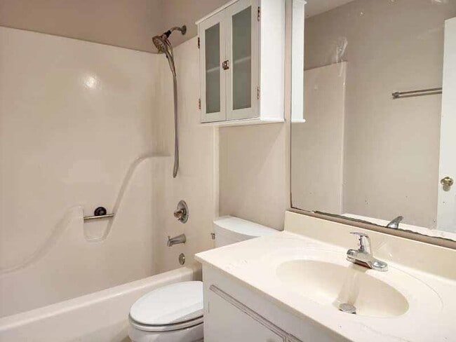 Building Photo - 75 Beaver Pond Loop