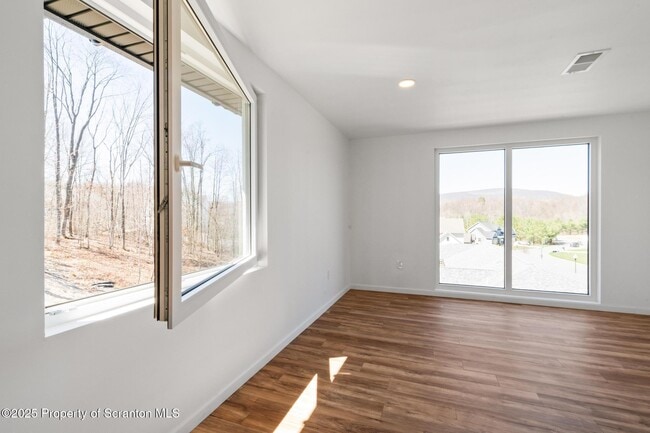 Building Photo - 203 Red Oak Dr