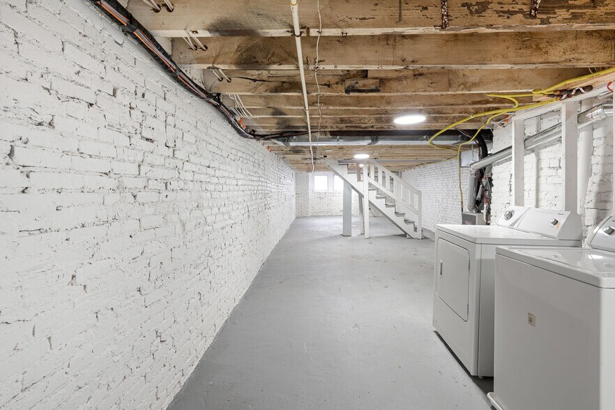 Building Photo - 28 N Pulaski St