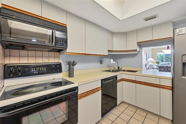 Building Photo - 2100 Benjamin Franklin Dr
