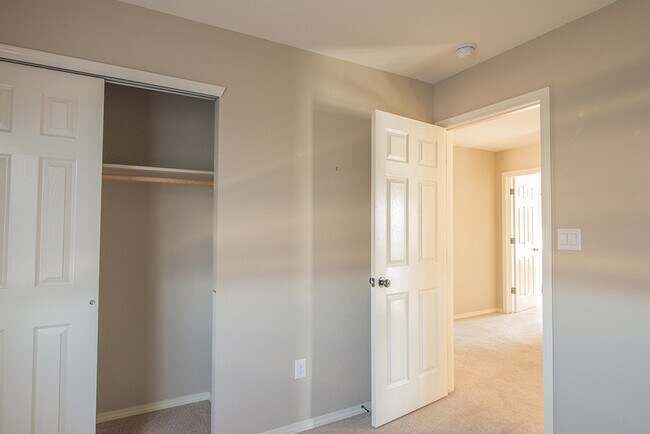 Building Photo - Beautiful 4-Bedroom Home with Custom Backy...