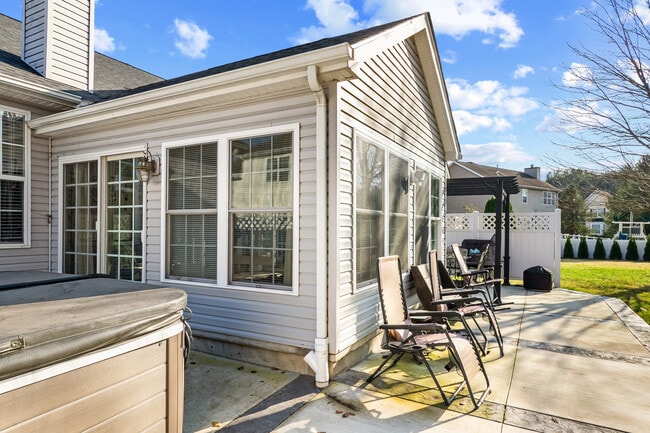 Building Photo - 49 Humphreys Dr