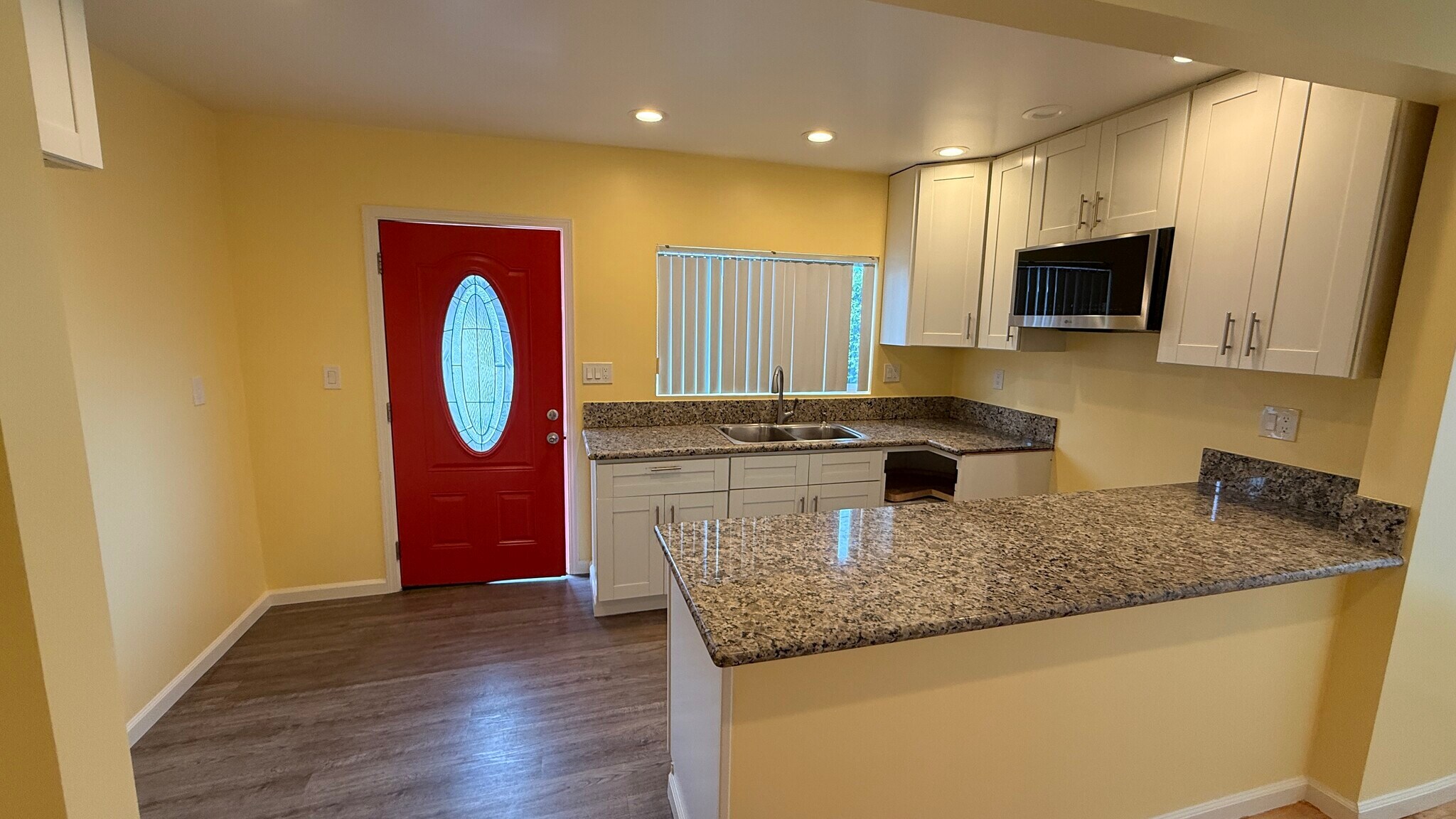 Building Photo - 659 W Riggin St