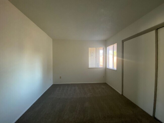 Building Photo - North Redlands Home with NEW Paint & Carpet