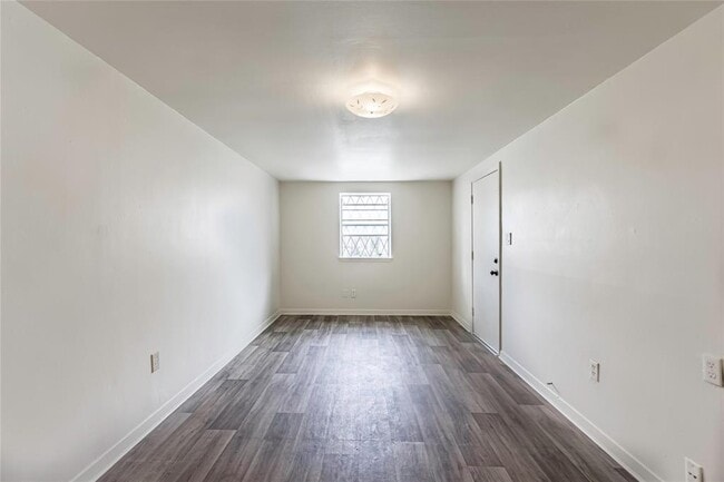 Building Photo - 5311 Pine Ave