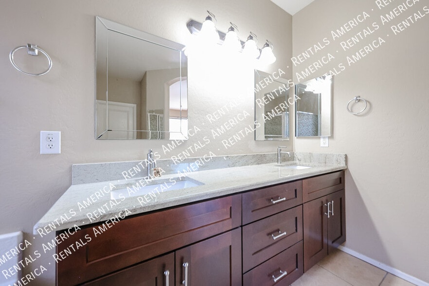 Building Photo - 7414 N 88th Ln