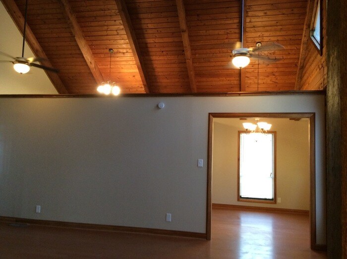 Building Photo - 4944 Tremont Dr NE