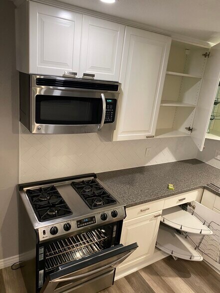 Building Photo - 17350 Pinnell St