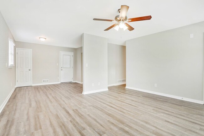 Building Photo - 6195 Cedar Wood Dr