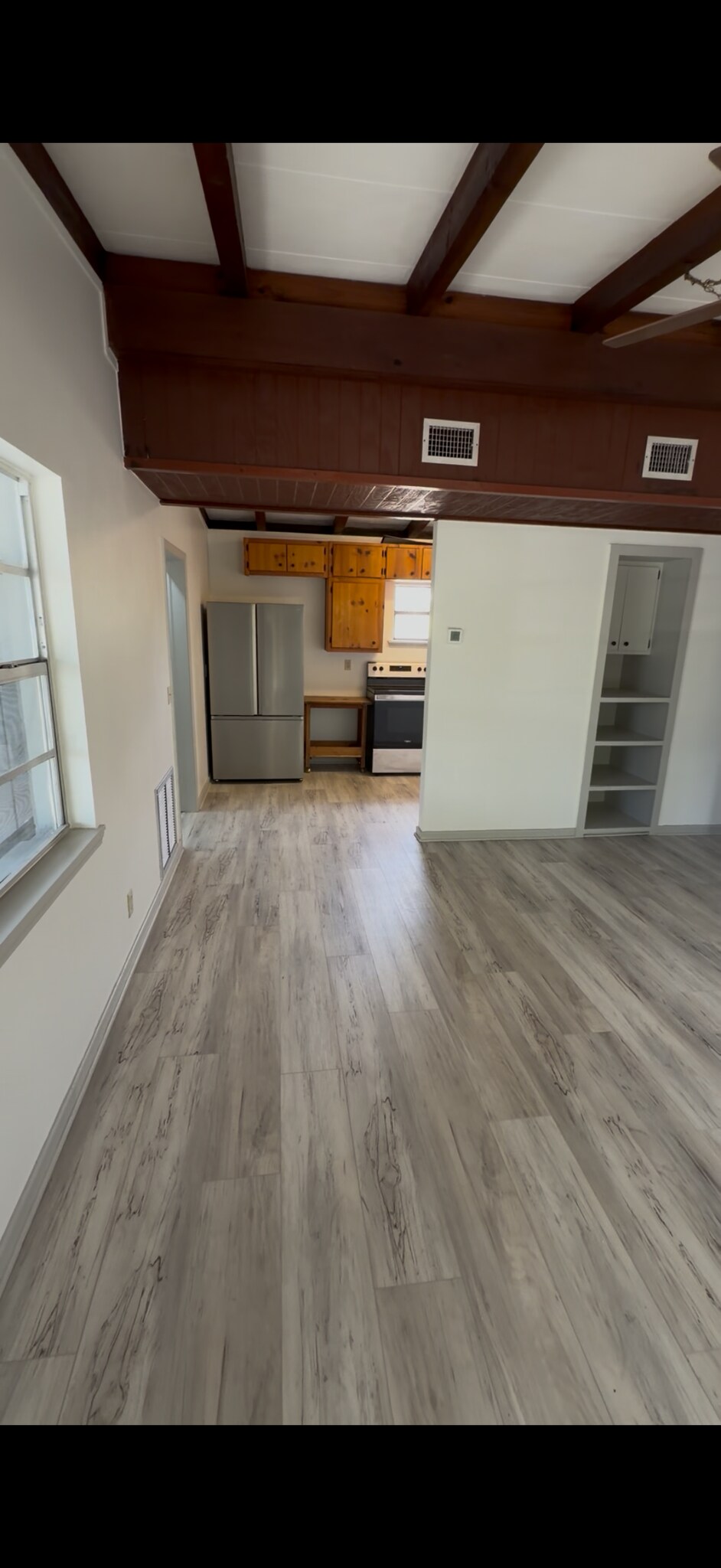 Building Photo - 142 Bridle Path