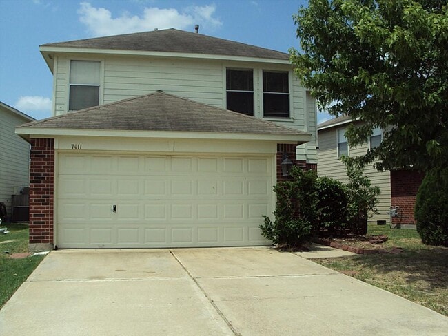 Building Photo - 7411 Village Lake Dr