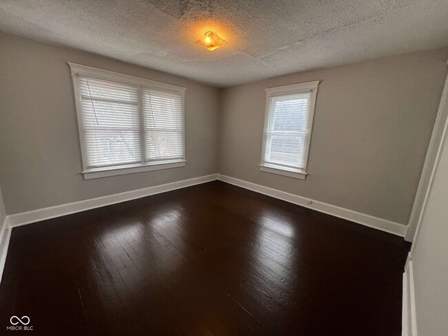 Building Photo - 826 N Beville Ave