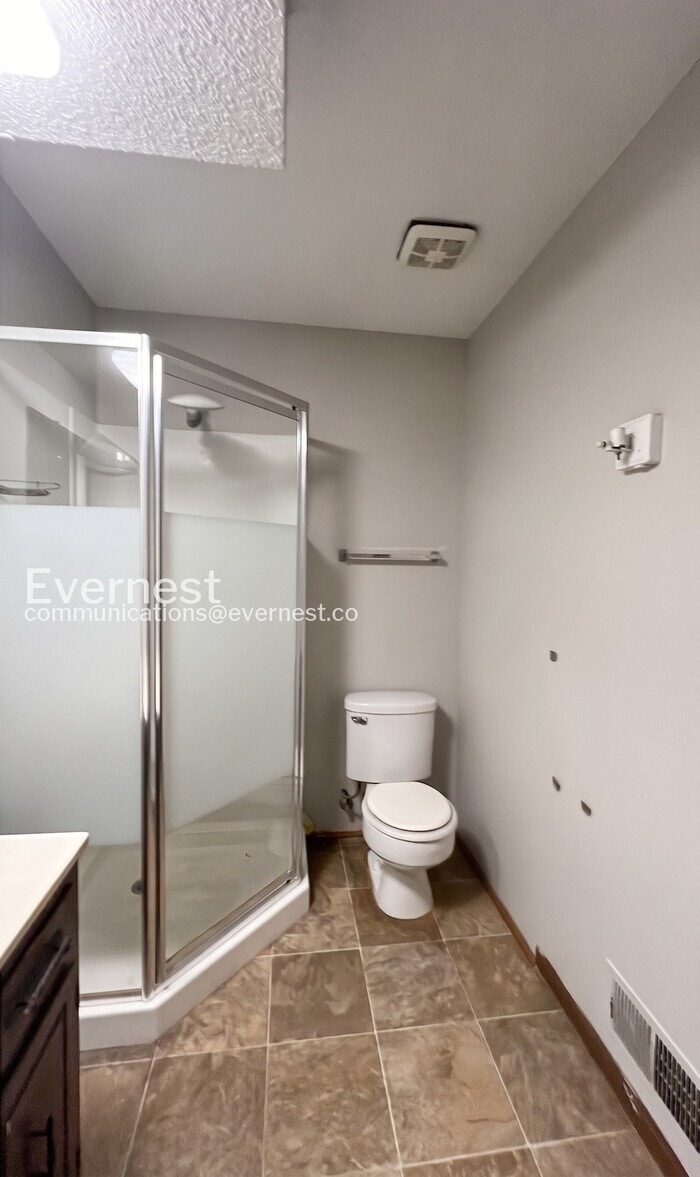 Building Photo - 2356 S Crysler Ave