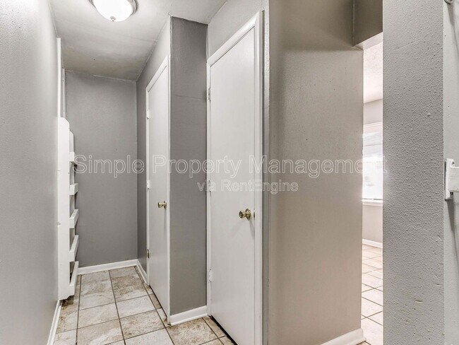 Building Photo - 10509 Greystone Ave