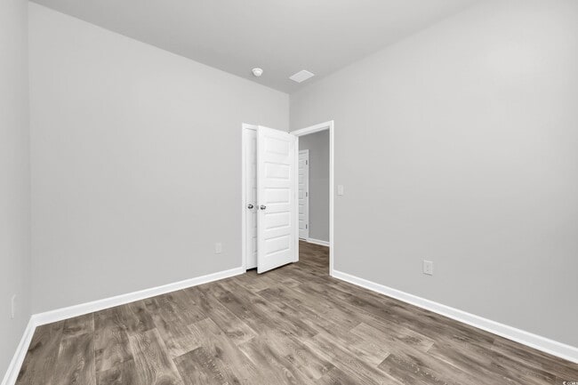 Building Photo - 2087 Victory Wy