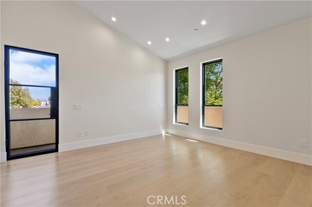 Building Photo - 5935 Yarmouth Ave