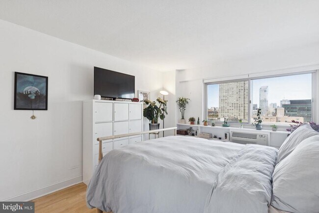 Building Photo - 2101 Chestnut St