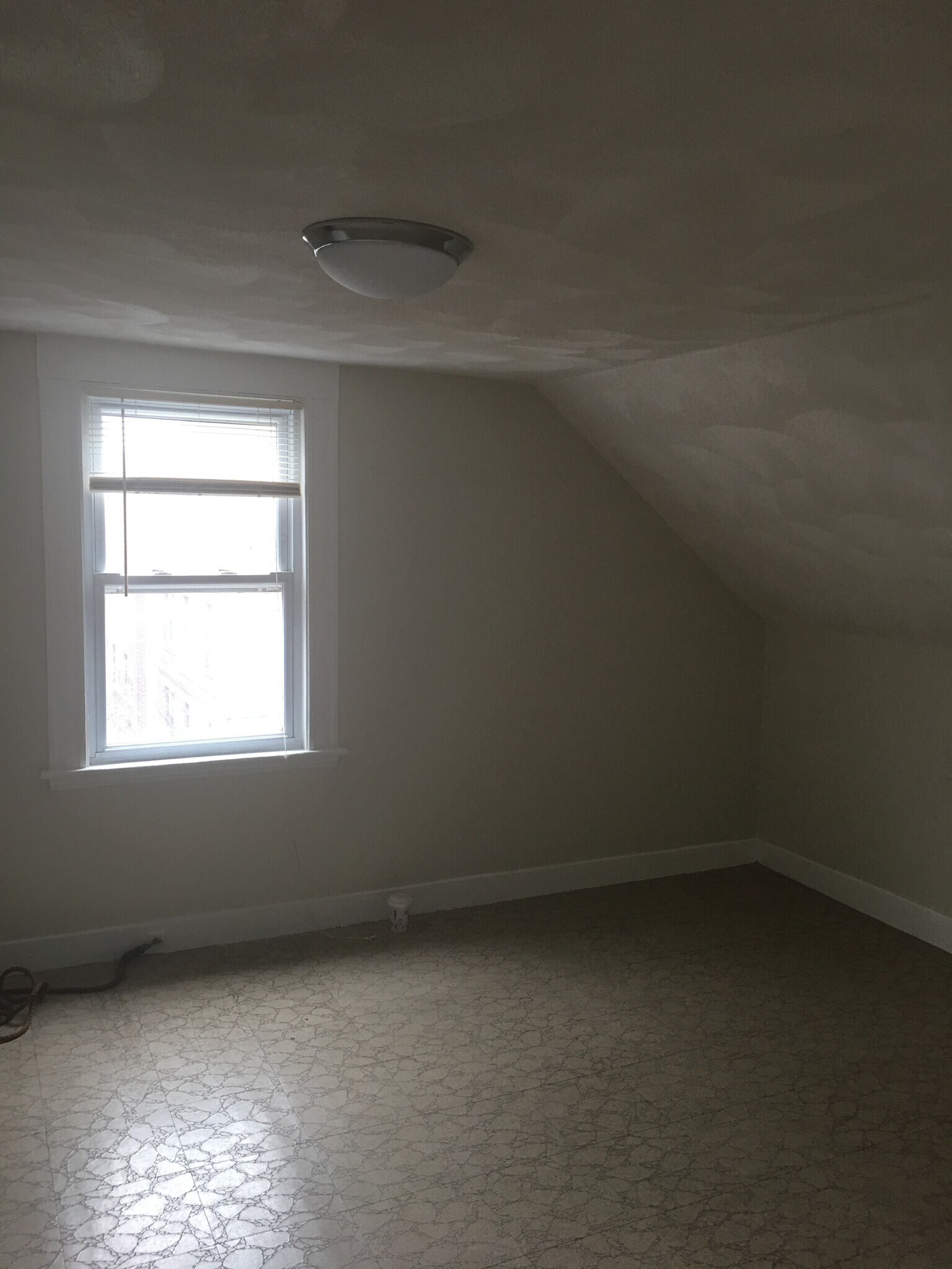 Building Photo - 37 Estes St