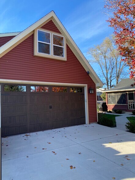 Building Photo - 227 S Water St