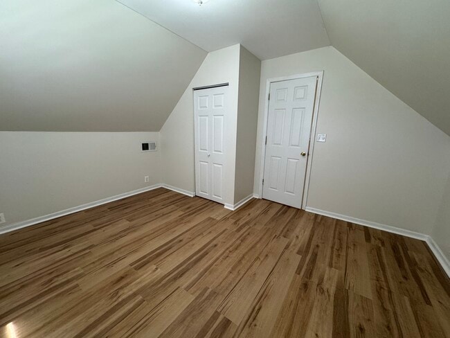 Building Photo - 5146 W Dakin St