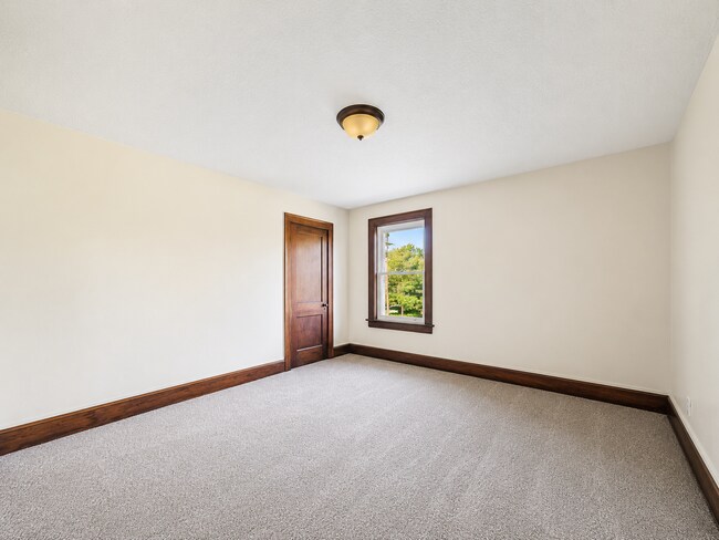 Building Photo - 855 Work Dr