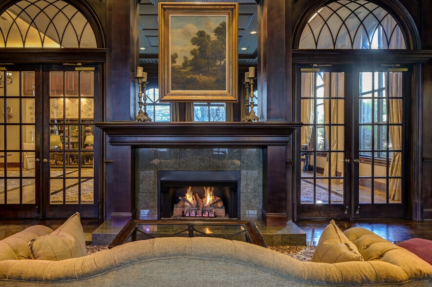 Building Photo - 3334 Peachtree Rd NE