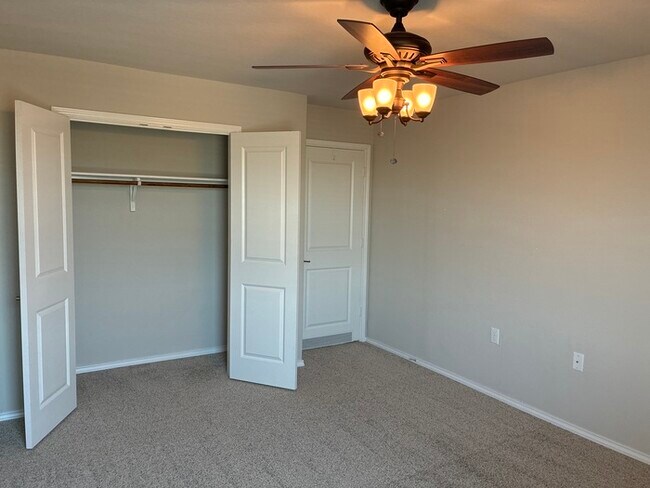 Building Photo - Charming 4 beds 2.5 baths in San Antonio!