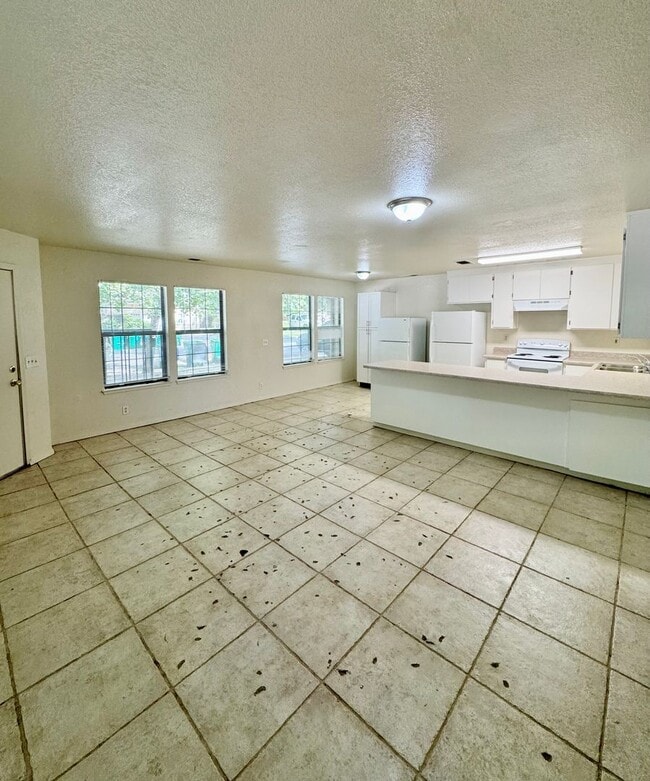 Building Photo - **Reserve for Summer 2026** Deckhouse at 6th & Ivy!