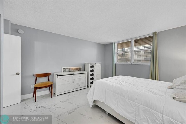 Building Photo - 1401 S Ocean Dr