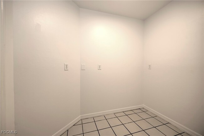 Building Photo - 1402 SW 1st Ave