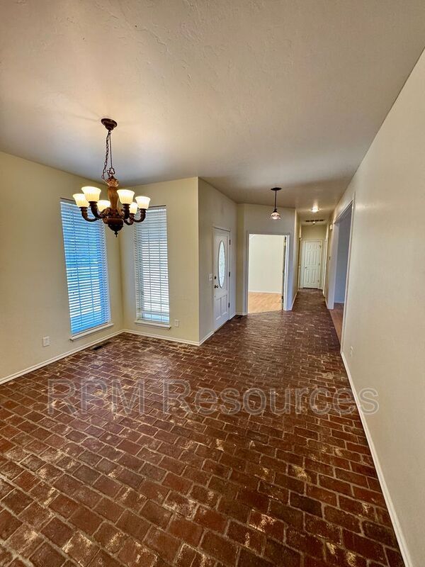 Building Photo - 6213 N Woodcreek Ct