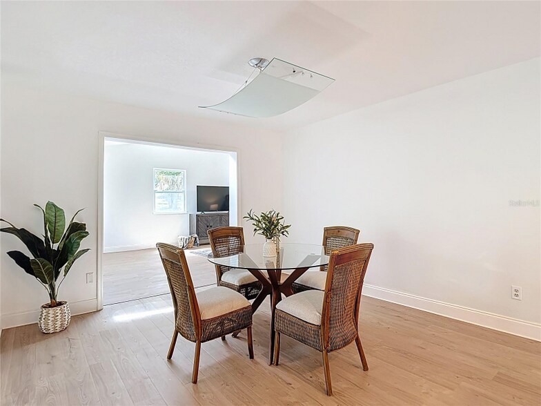 Building Photo - 5344 Lowell Ave