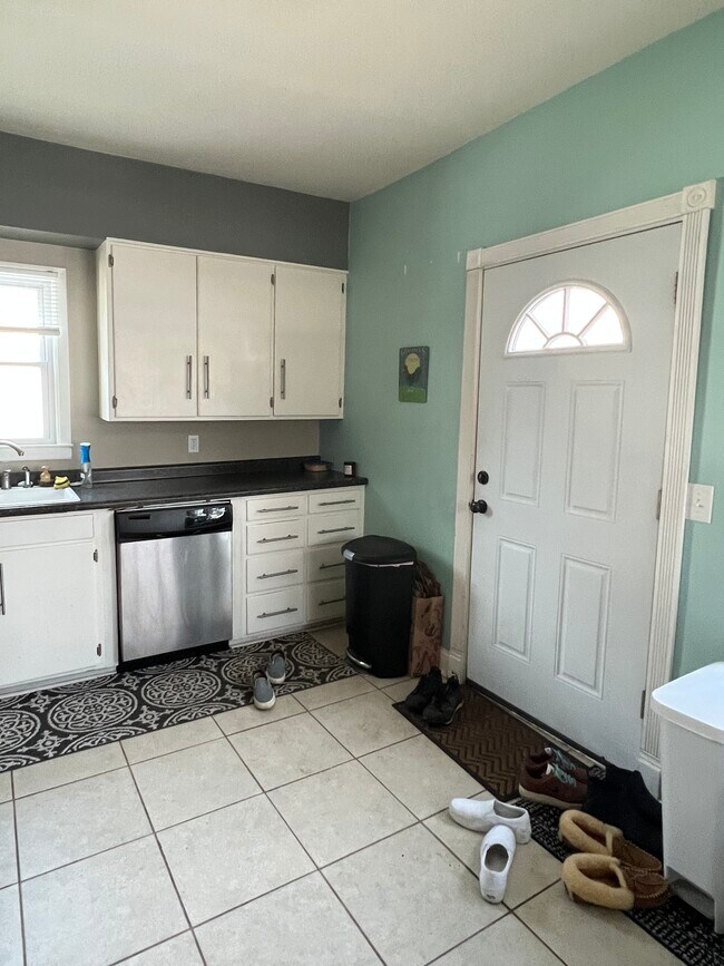 Kitchen - 1058 24th Ave SE