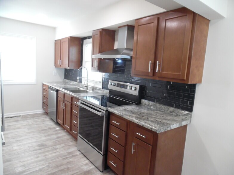 Building Photo - 1573 Biscayne Dr