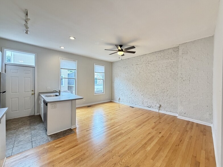 Building Photo - 1129 N Winchester Ave